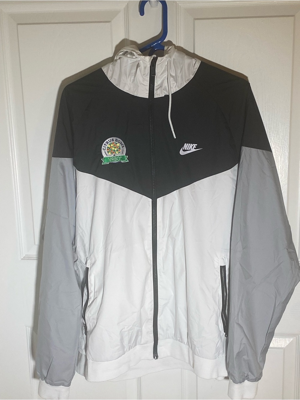 Nike Citrus Bowl Men’s Black, White & Gray Colorblock Windbreaker